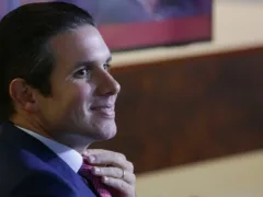 Motta define com centrão proposta de reforma eleitoral e quer regular propaganda digital para conter PL