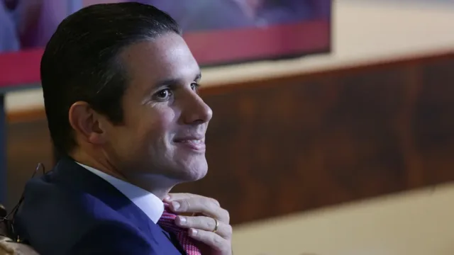 Motta define com centrão proposta de reforma eleitoral e quer regular propaganda digital para conter PL