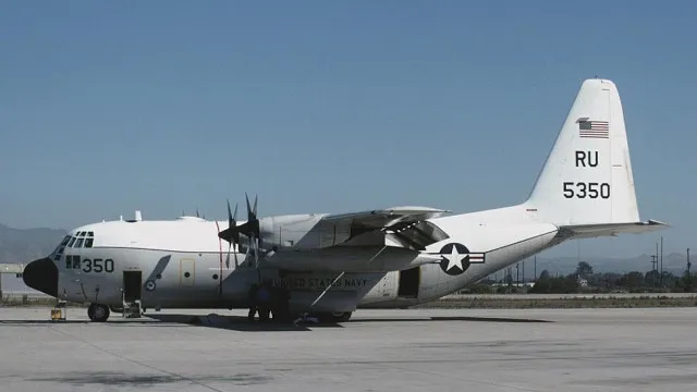 Por que um avião militar dos EUA pousou no Brasil? Veja o que se sabe