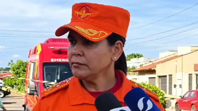 Menino que morreu trancado no carro em Senador Canedo estava nos braços da mãe quando bombeiros chegaram