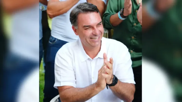 Flávio recua e troca ‘verdadeiro presidente eleito’ por ‘líder do Brasil’ em nova carta