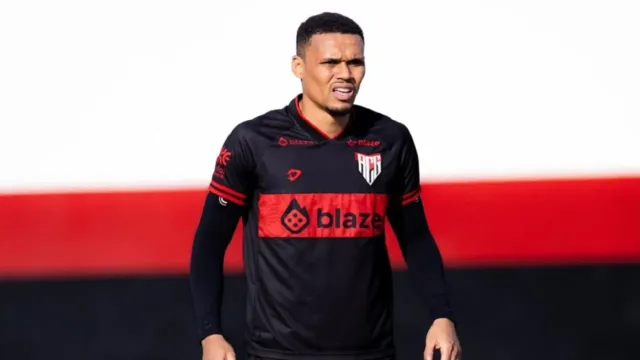 Atlético perde volantes titulares para o duelo diante do Fortaleza; zagueiro retorna