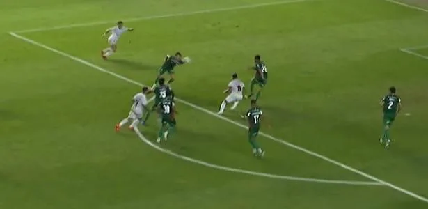 Foi pênalti para o Santos contra o Palmeiras? Ex-árbitros divergem – UOL