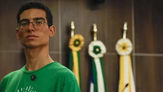 Jovem de Goiás mobiliza estudantes e ajuda a emitir mais de 900 títulos de eleitor; conheça a história