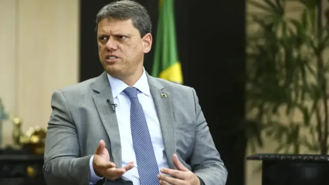 Tarcísio admite que pode concorrer à Presidência em 2030