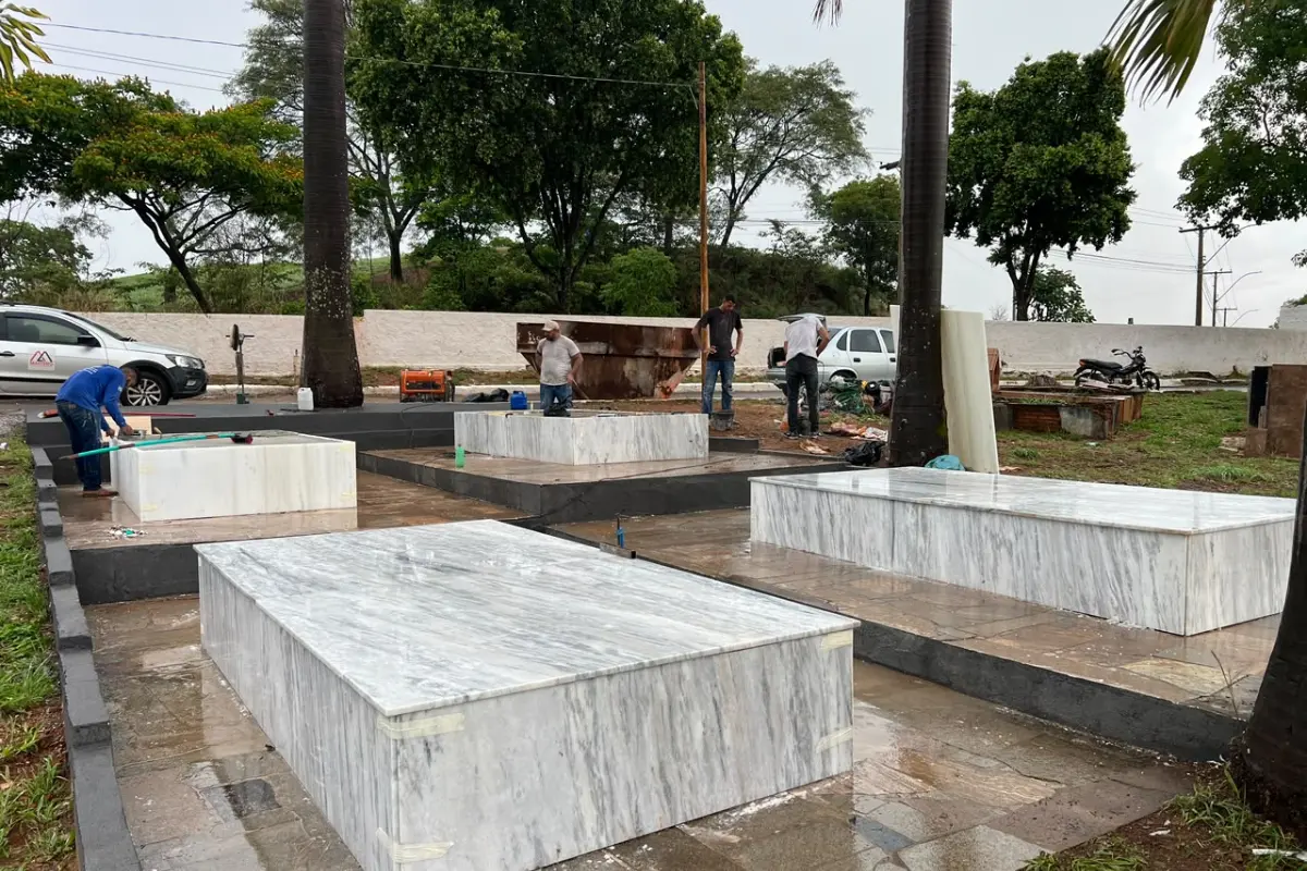 Túmulos de vítimas do Césio-137 são reformados em Goiânia antes do Dia de Finados