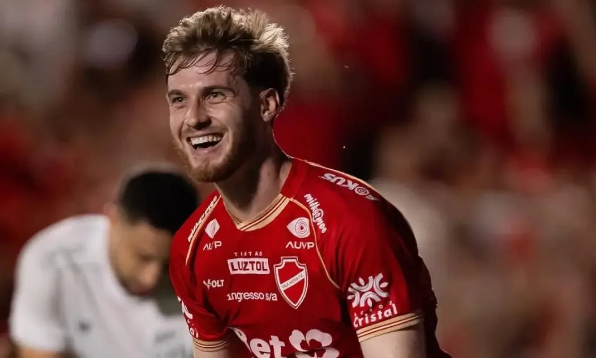 apos-10-jogos-fora-por-lesao,-zagueiro-do-vila-nova-sera-novidade-diante-do-juventude