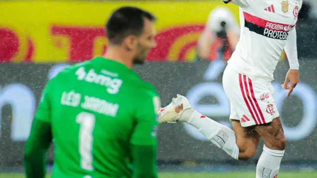 Léo Jardim lamenta goleada sofrida pelo Vasco diante do Flamengo no Brasileirão: ‘Foram muito letais nos contra-ataques’ – O GLOBO