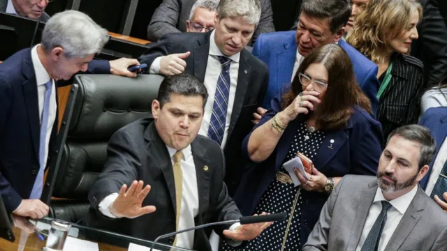 Promessas de Alcolumbre geram desconfiança na oposição e no governo