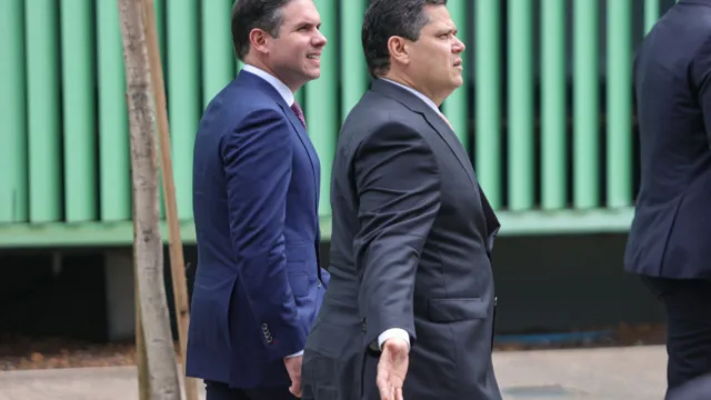 Centrão recalcula relação com PL de olho em reeleição de Motta e Alcolumbre