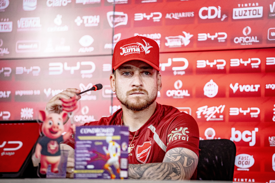 “o-erro-tem-que-ser-zero”:-joao-vieira-projeta-duelo-decisivo-do-vila-nova
