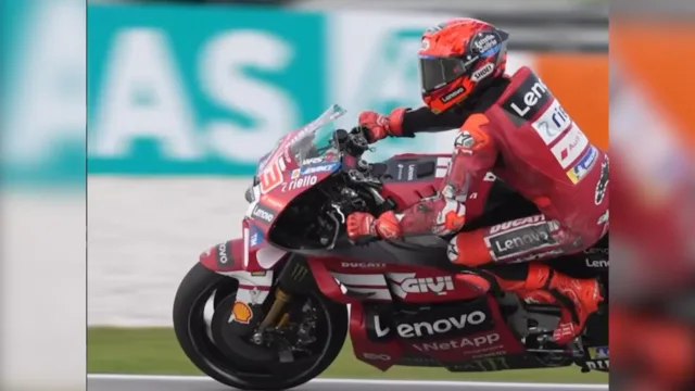 MotoGP: Marc Márquez cai, mas dá show em Sepang e Diogo Moreira fica fora do top 10