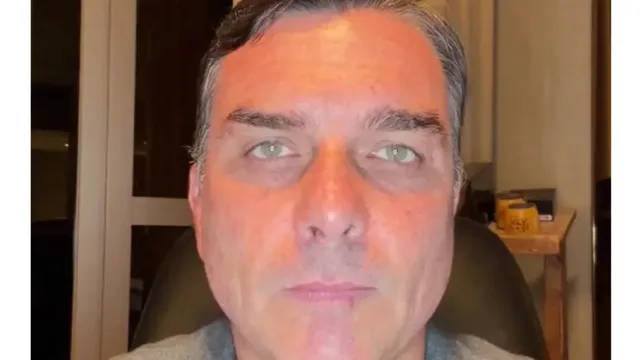 Flávio Bolsonaro diz que fuga não é fraqueza e fala em ‘novas eleições’ antes de 2030; vídeo