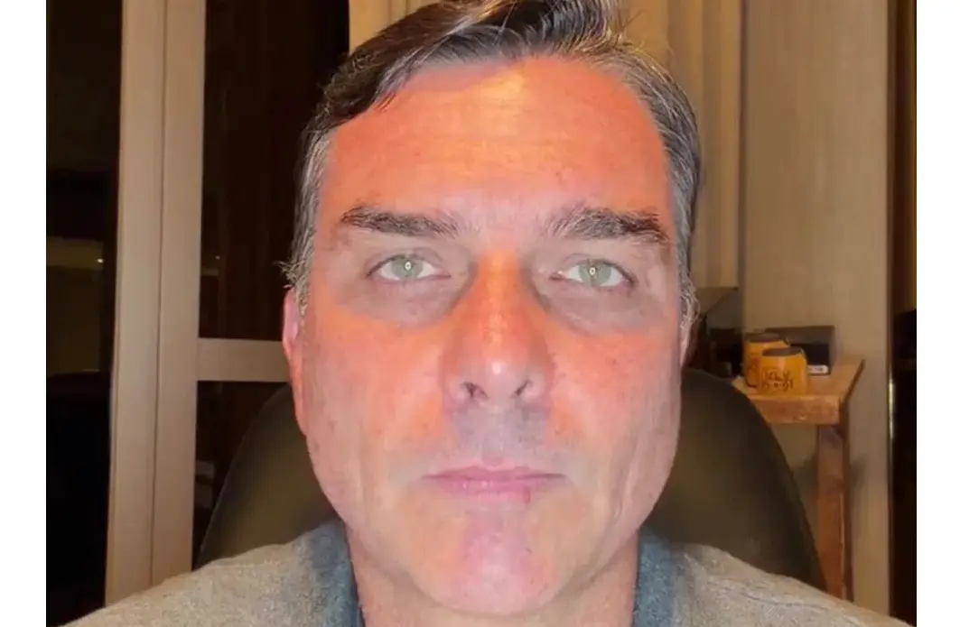 flavio-bolsonaro-diz-que-fuga-nao-e-fraqueza-e-fala-em-‘novas-eleicoes’-antes-de-2030;-video