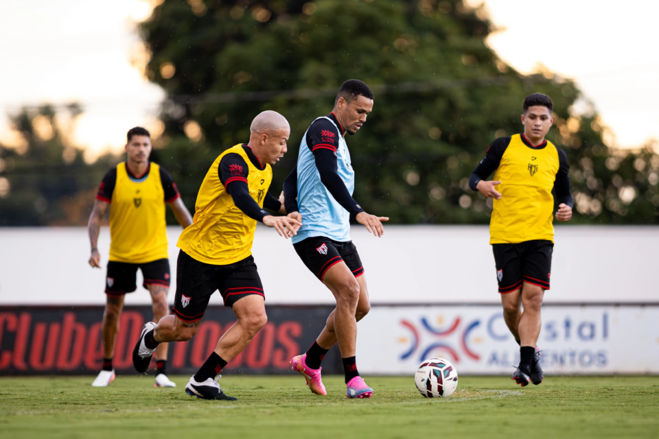 escalacao-do-atletico:-roger-silva-faz-mudancas-na-defesa-e-no-meio-campo-do-dragao-para-encarar-o-fortaleza